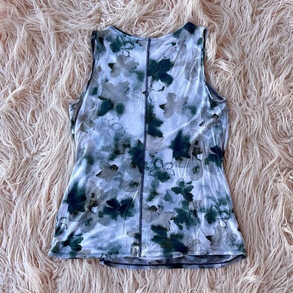 Women’s Medium Sleeveless Blouse - Picture 4 of 4